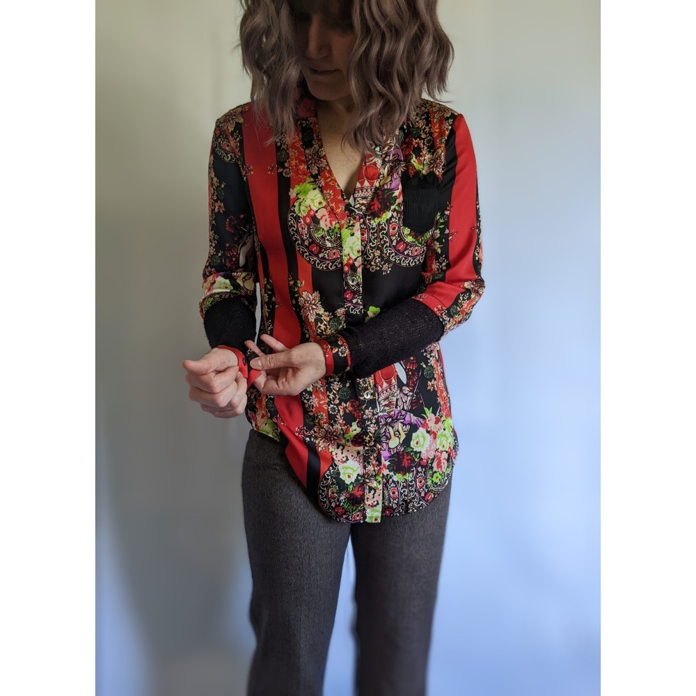 Abstract, multi-material button up. Red & black w/ floral & geisha print. US 6 - Picture 3 of 12